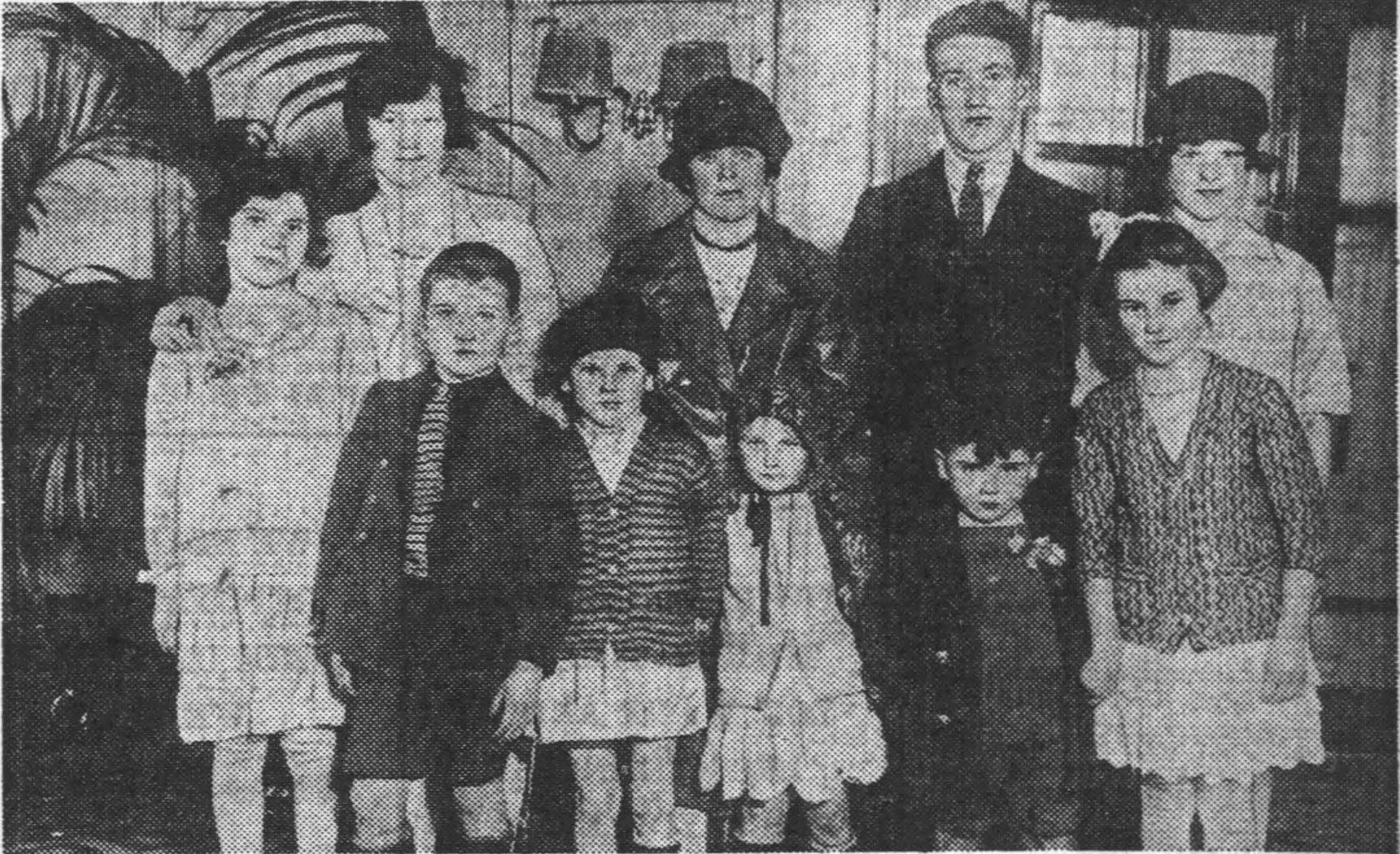 Irish immigrant family arriving in New York [Elmira Star-Gazette, 12.05.1929]